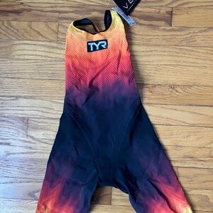 TYR Venzo size 22